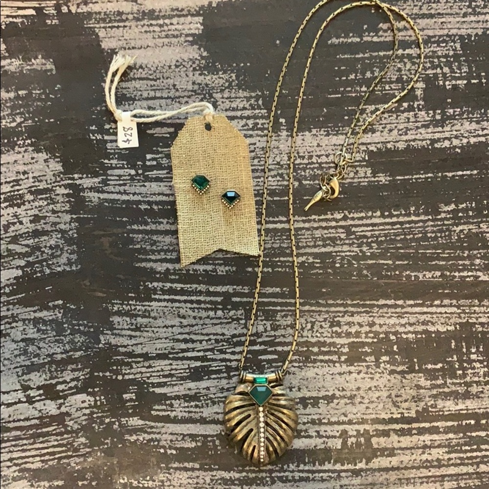 NWT Isabel Chloe Pendant & Stud set